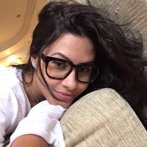 Meet your Posher, Larissa